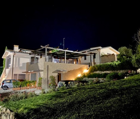 COUNTRY LUXURY HOUSE