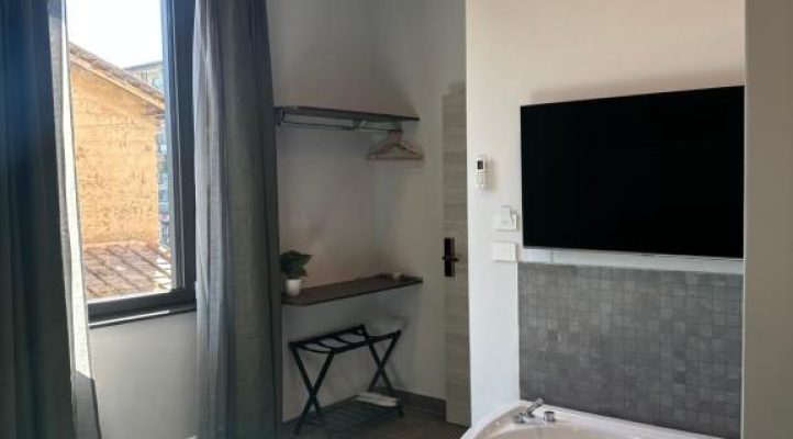 camera a ore Caserta